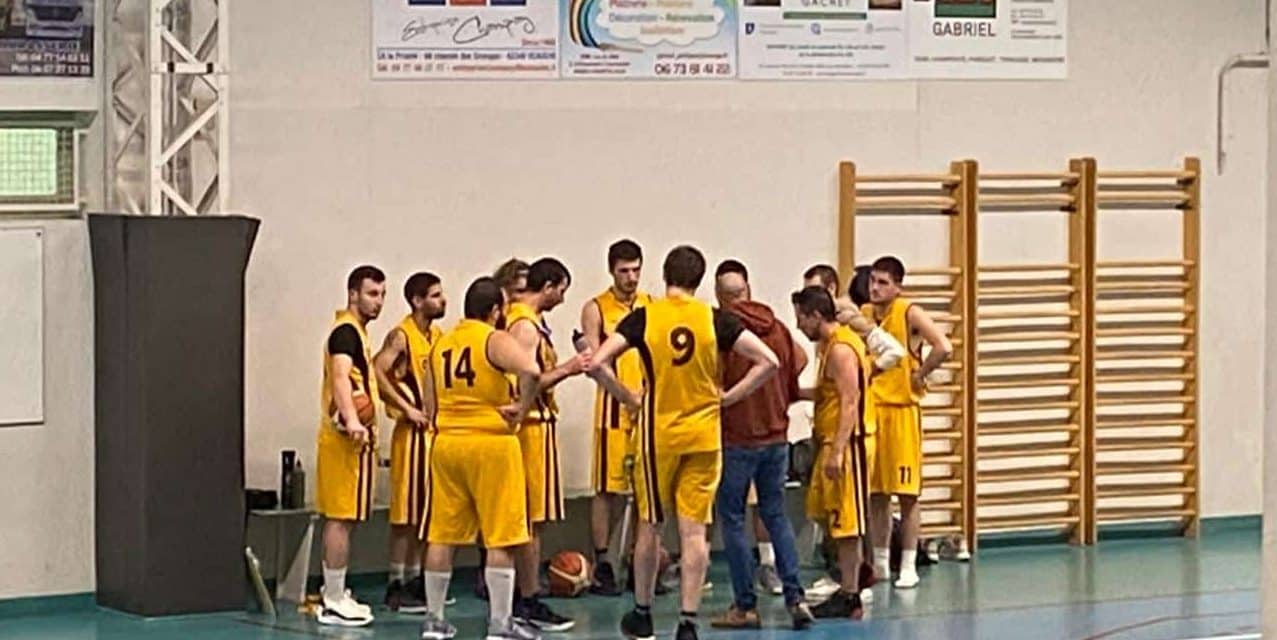 Victoire des seniors M en déplacement à St Martin la Plaine